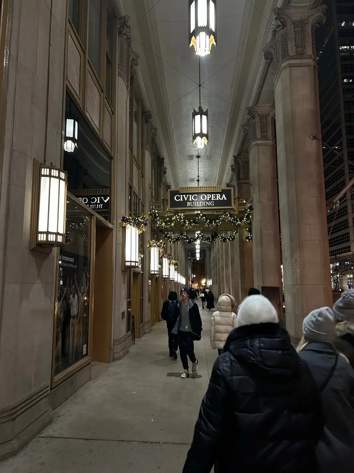 Christmas in Chicago 🌲❤️ #chicago #chicagochristmas #christmas #christmasaesthetic #fyp #contentcreator #influencer #ralphlaurenchicago #ralphscoffee #ralphlauren #holidays #chicagoaesthetic #foryou #christmastok #thenutcracker #operahouse 