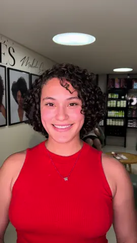 Assista até o final e conheça a história da Mariana que venceu a transição capilar e fez o seu Big Chop conosco!🤍✨😍 Deixe um elogio nos comentários para incentivar essa maravilhosa!💕 #cachos #curls #curlyhair #cachospoderosos #bigchop #cachosperfeitos #fimdatransiçaocapilar #transicaocapilar #bc #transiçaocapilar 