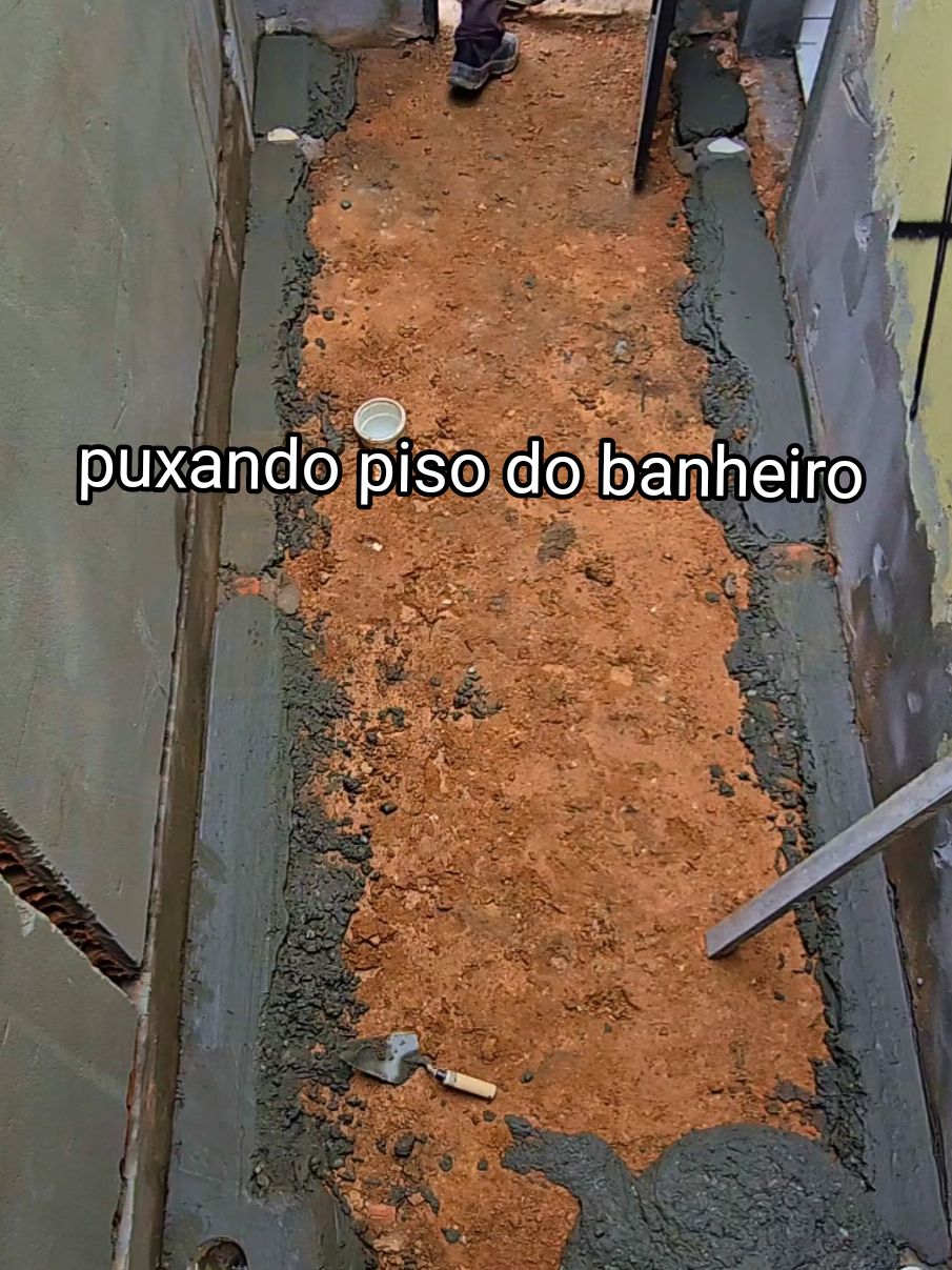 como fazer piso de banheiro  #pedreiro #construção #obra #reforma 