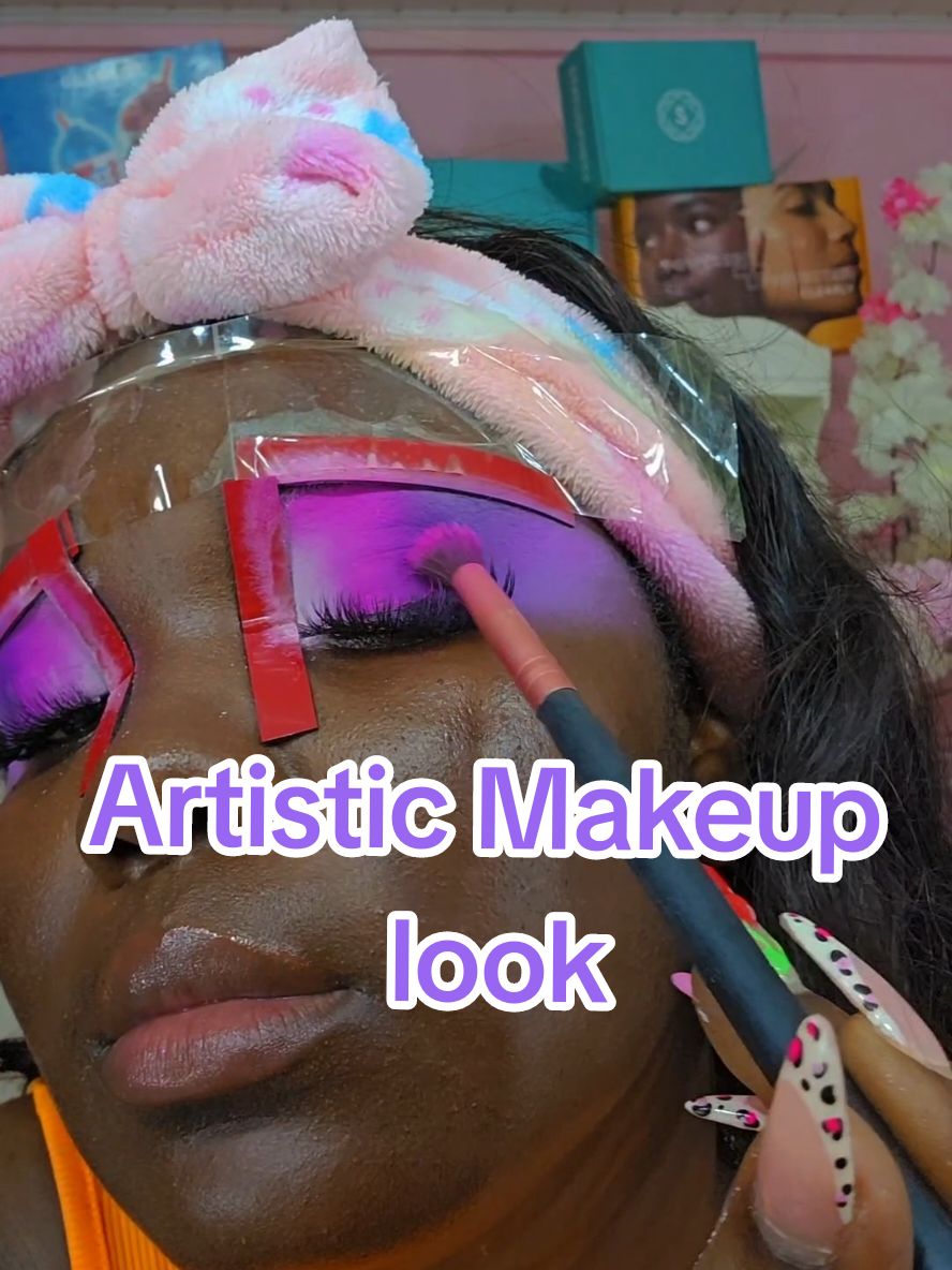 Replying to @allanadossantosbyAnother day, another artistic look. I rate her a solid 9.5/10. WHAT DO U RATE HER? #greenscreenvideo #creativeart #makeup #trendingmakeup #artisticmakeupqueen 