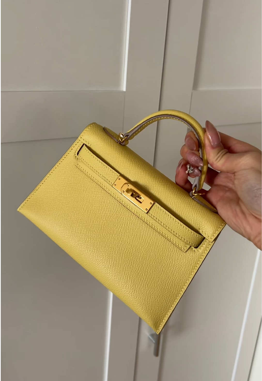 this one is for my spring wardrobe 🌼 #hermeskelly #hermesbag #hermesminikelly #yellowbag #bagcollection #pursecollection #luxurylife 