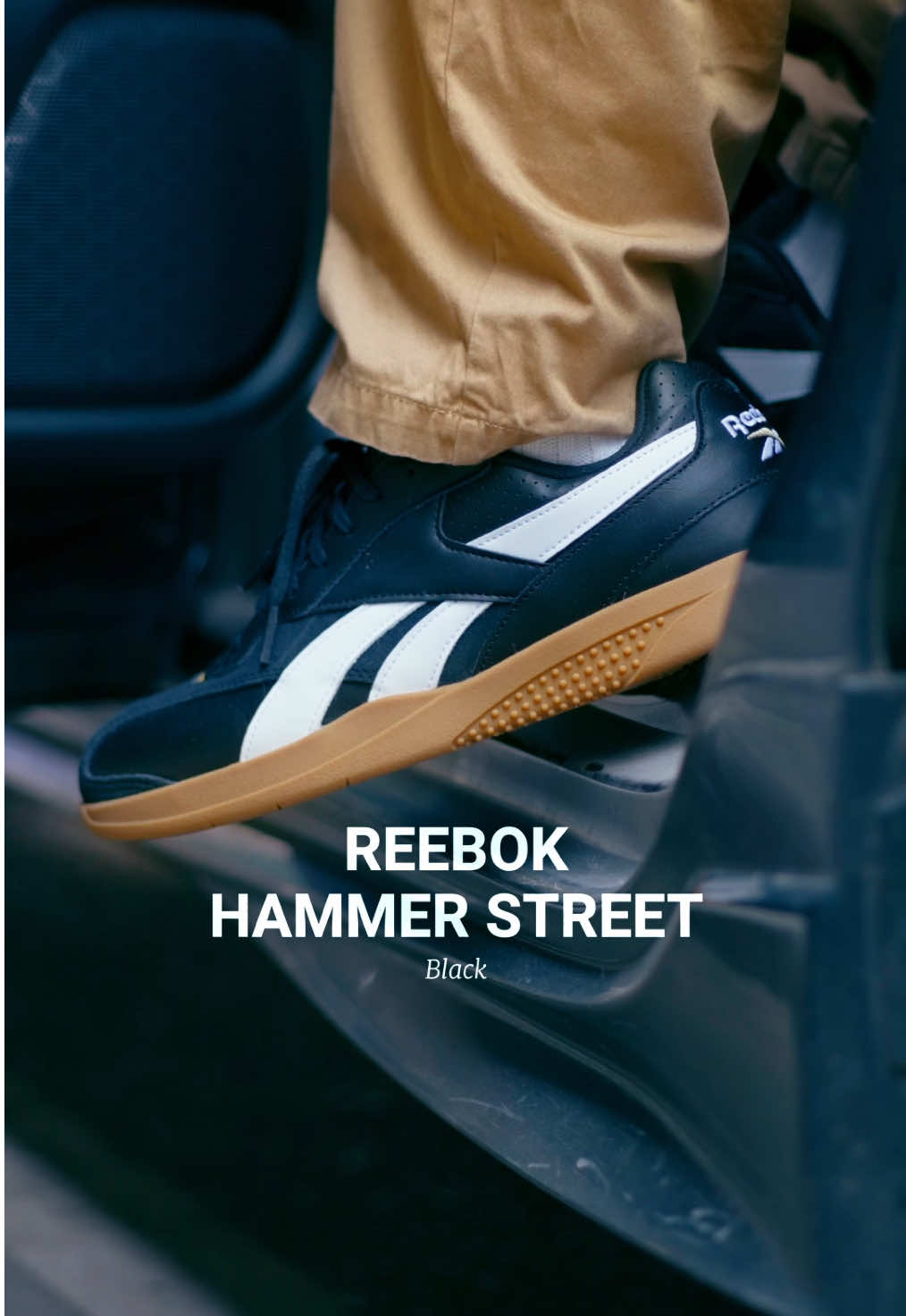 🟢 Reebok Hammer Street 🟢 ราคา 3,590.- รองเท้ารุ่น Hammer Street เปิดตัวครั้งแรกในปี 1993 โดยได้รับความนิยมบนสนามหญ้าเทียม ก่อนจะกลายมาเป็นรองเท้าไอคอนบนท้องถนน รองเท้าลำลองผู้ใหญ่ REEBOK Hammer Street รุ่นนี้ได้แรงบันดาลใจมาจากตำนานฟุตบอลของ Reebok โดยรองเท้ารุ่นนี้ได้รับการออกแบบมาสำหรับการเล่นในร่ม โดยมีอัปเปอร์ที่ทำจากหนังพร้อมส่วนปลายเท้าแบบ T-toe ที่ทำจากหนังกลับอันโดดเด่น วางจำหน่ายแล้ววันนี้ที่ร้าน Supersports และทางออนไลน์ #Supersports  #Reebok