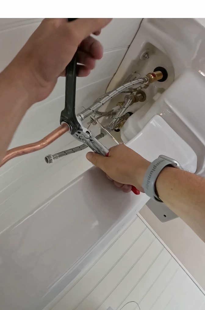 Plumbing up hidden pipes in bathroom sink #asmr #asmrsounds #learn #foryou #mmplumber #viral #plumbing #toolbag #pipes #tools #cleancopper #plumbertools #pressfit #soldering #copper #handtools #work #DIY #howto #plumber 