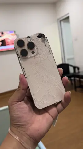 #IPhone16Pro_Vỡ_Nát 