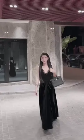 Phụ nữ khôn ngoan sẽ không có khái niệm tranh giành đồ chơi của người khác. Nếu có ai đó muốn lấy đi thứ gì đó của họ, họ nhất định sẽ nhường. Vì phụ nữ tỉnh táo sẽ luôn có thừa khả năng để tìm được những thứ mới mẻ và tốt hơn #xuhuong #fypシ #haiyentranboutique 