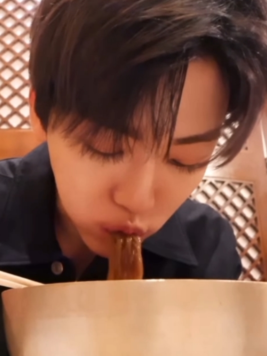 jaemin makan sambil nunduk tuh euh bgt 🔥 #jaemin 