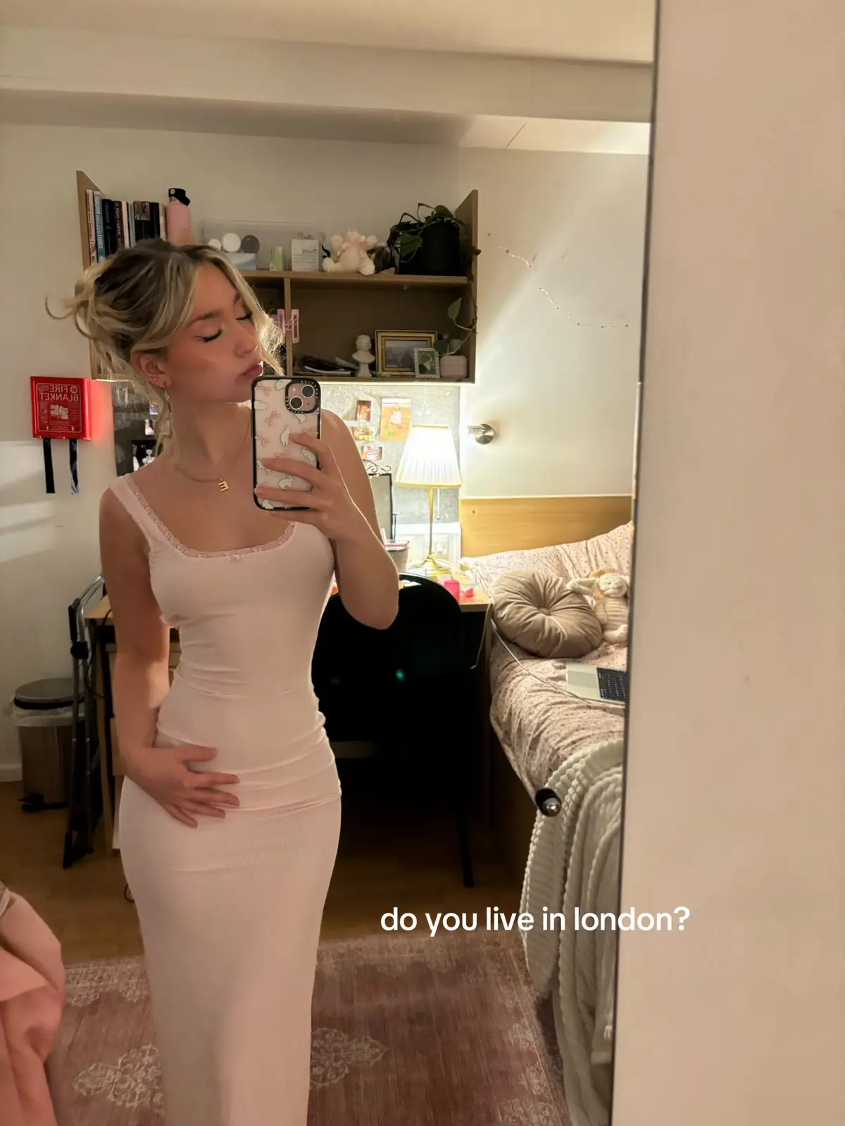 for fans of sexy sad music, cute dresses, and radiohead covers 🐰 (plus be the first to hear my debut single live!) click the link in my bio to buy your ticket 😽 i’m on at 10.30 🐇🐇🐇🐇 