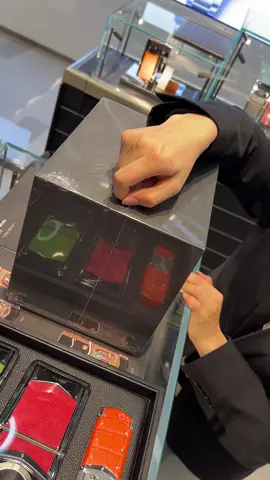 unboxing a watch full of diamonds!#vertu #foryou #luxury #vertuwatch #watch #smartwatch #rich#ai  @Vertu Indonesia @Vertu_Business_Arabia @Vertu_Arabia 