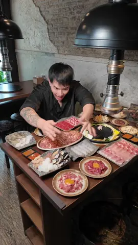 #บุฟเฟ่ต์หมูกระทะ ราคาแค่เริ่มต้นแค่249 ที่เขารวมหมูทุกสูตรมาให้ในหนึ่งถาด โคตร...จะเยอะ อ่ะถึงเวลาปิ้งย่างกันหน่อย บอกเลยว่าหมูเค้านุ่ม หมักมาได้เข้าเนื้อสุดๆ แกเอ้ยย ดูควันที่พุ่งมาคือหอมจะบ้า !  📌ร้านตุ๋ยตั้งเตา ตามสั่ง หมูกระทะ&สุกี้โบราณ ☎️TEL : 087-483-7444 📍ซอยพหลโยธิน11(อารีย์-สะพานควาย) #ตุ๋ยตั้งเตา #ตามสั่ง #หมูกระทะ #สุกี้โบราณ #หมูกระทะบุฟเฟ่ต์ #หมูกระทะอารีย์สะพานควาย#อร่อยบอกต่อ #ร้านลับ #LocalServiceชิงมง 