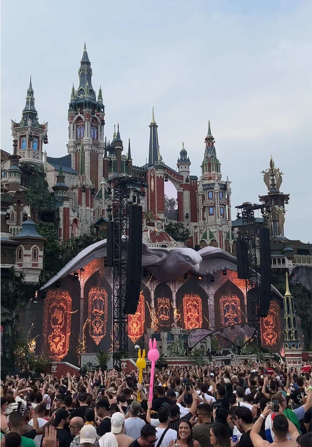 The People of Tomorrow united as one. #tomorrowland #electronicmusic #festival #tomorrowlandbrasil 