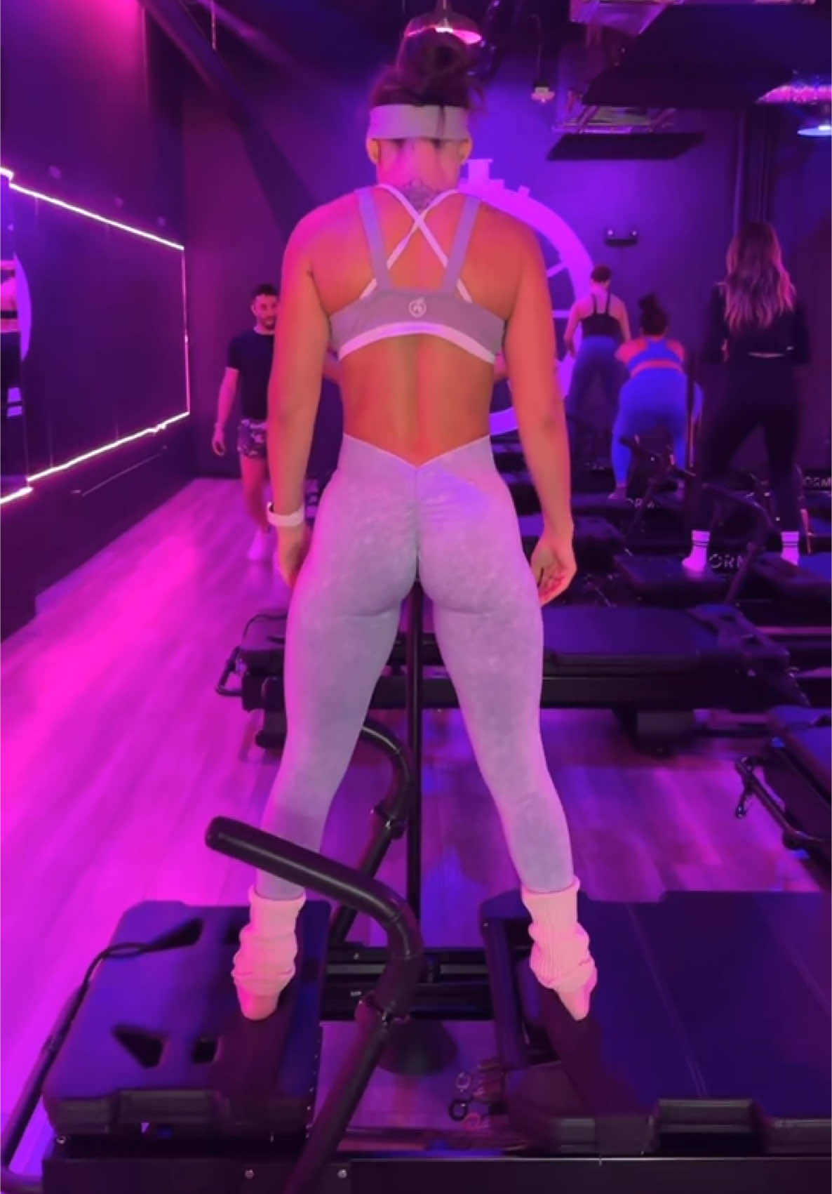 Dont underestimate this move! It looks easy but its so hard @FORM50 Fitness  outfit @PCHEE BUM #hiitworkout #conditioning #challenging #matchingset 