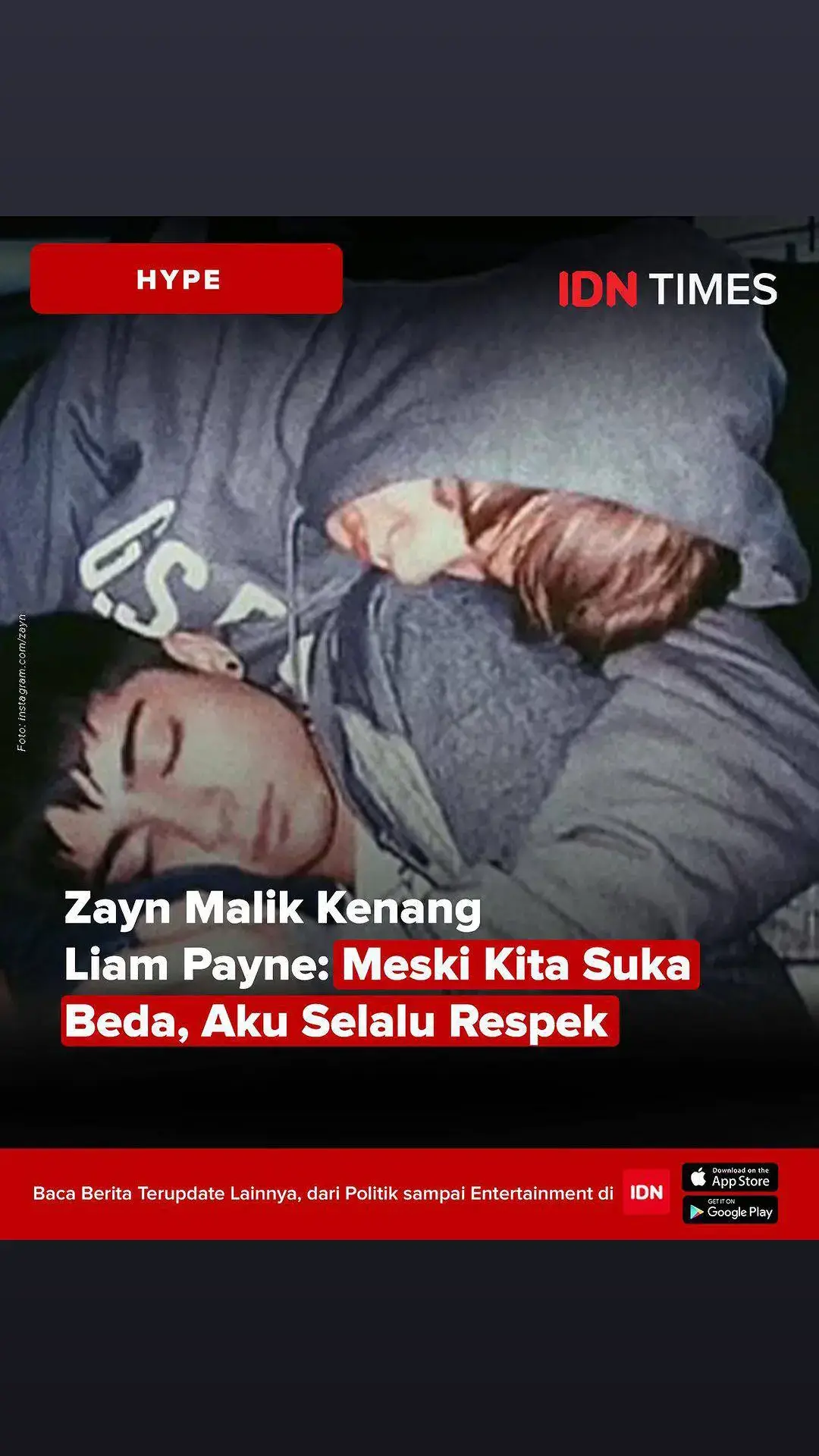 Sehari setelah kabar kematian Liam Payne, Zayn Malik mengunggah sebuah postingan untuk mengenang mendiang rekannya di One Direction tersebut. Zayn membagikan foto ketika ia sedang tertidur di pangkuan Liam Payne. “Love you bro,” tulis Zayn singkat dalam caption foto tersebut yang ia unggah pada Kamis (17/10). Namun, Zayn menulis panjang tentang hubungannya dengan Liam lewat catatan yang ia abadikan sebagai sebuah gambar. Sebagai remaja 17 tahun yang merantau, Zayn mengatakan Liam Payne adalah seseorang yang selalu setia menemaninya saat ia merindukan rumah. Liam memastikan ia tak pernah merasa kesepian. #idntimes #idntimeshype #zaynmalik #liampayne #onedirection #tiktoktainment #idntaiment 