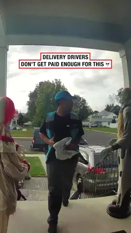 I'd leave the parcel at the bottom of the steps 💀 (🎥: ViralHog) #ladbible #funnyvideos #halloween #deliverydrivers #jumpscare