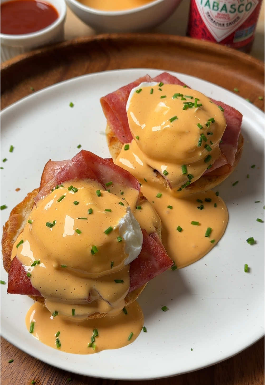 The perfect breakfast doesn’t exi- & it’s even better with a spicy hollandaise featuring TABASCO® Sriracha sauce  #ad #LightThingsUp @TABASCO BRAND 