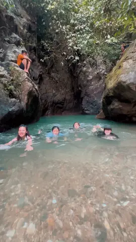 #trekking #trekkinglife #leuwihejo #waterfall #hikingsentul #curug #curugbogor #kidsactivities #nature #sensoryactivities 