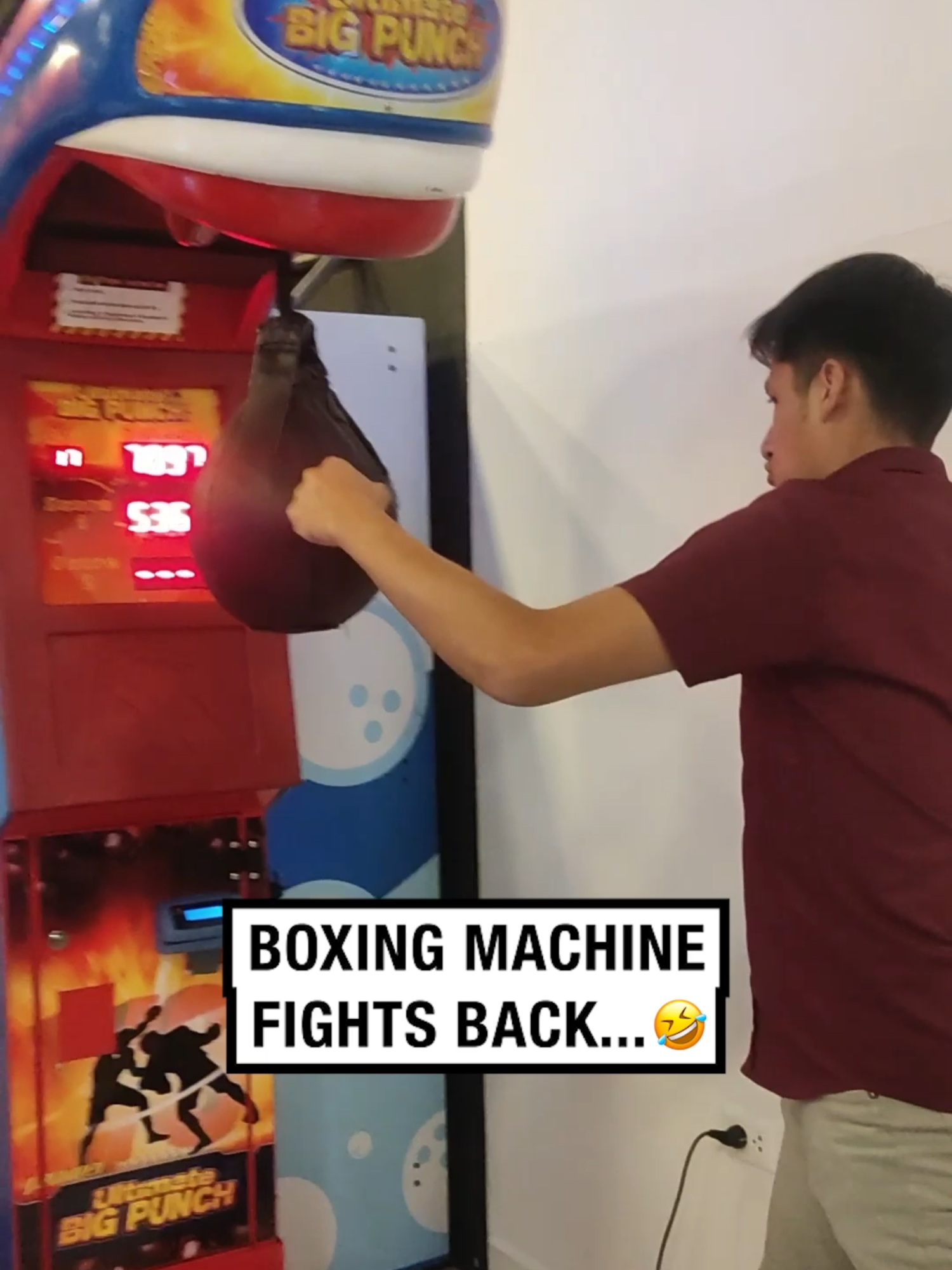 That'll leave a mark! 🤣🫣 🎥 Viralhog #UNILAD #boxing🥊 #arcade #fail #fails #funny #funnyvideo #knockout #game