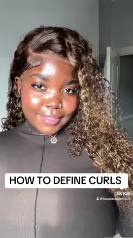 🎀  A lil throwback  #foryoudays #curlyhairtutorial #viral #definingcurls 