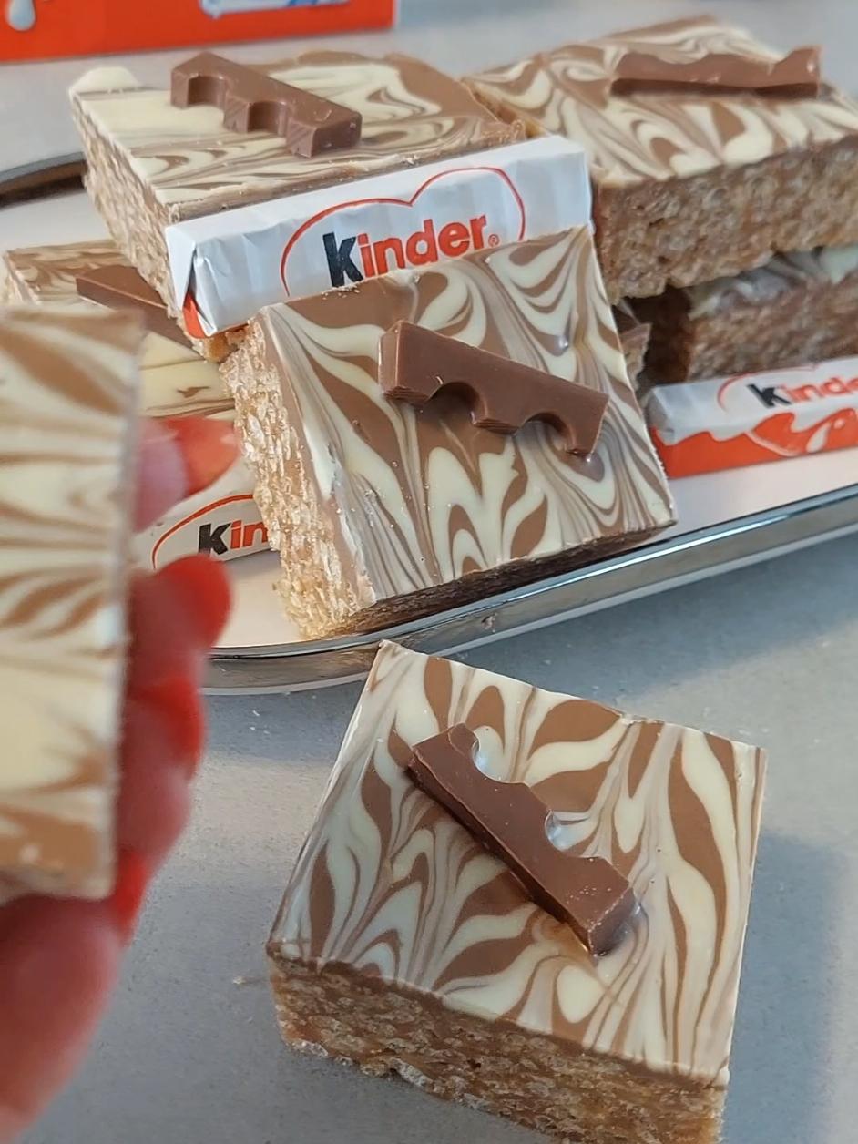 This no bake kinder rice krispies bars was absolutely delicious 😋 You can make it with any chocolate you like and add on top as much as you wish!😋😋😍#nobakedessert #kinder #ricekrispy #asmrsounds #asmr #eadyrecipes #dessert #Foodie 