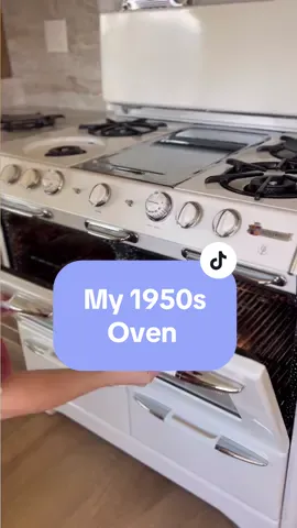 I love my 1950s retro oven! Long gone are the days of quality appliances with functionality! #homesteadinglife #oven 