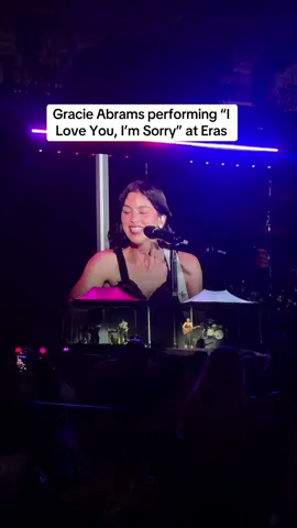Gracie Abrams, the icon that you are 💛 @gracie abrams @GracieAbramsHQ #gracieabrams #taylorswift #erastour #thesecretofustour 