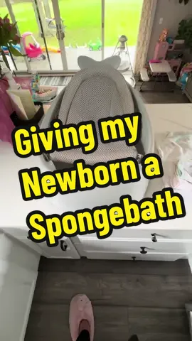 Give my newborn a sponge bath with me! #creatorsearchinsights #hopskipbathtub #newbornbath #newbornbathtime #babyspongebath #secondtimemom #first_time_mamas 