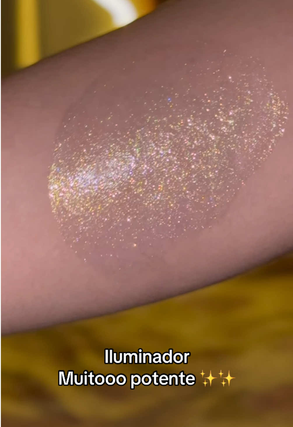 @Miss Lary Cosméticos dona do Iluminador mais potente! Pra quem gosta de iluminador líquido 😍 •publisa• #dicasdemake 