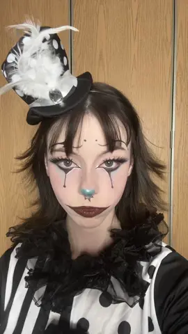 what are you guys gonna be for halloween? #fyp #foryoupage #foryou #clown #halloweenlook #costume #makeup #altgirl 