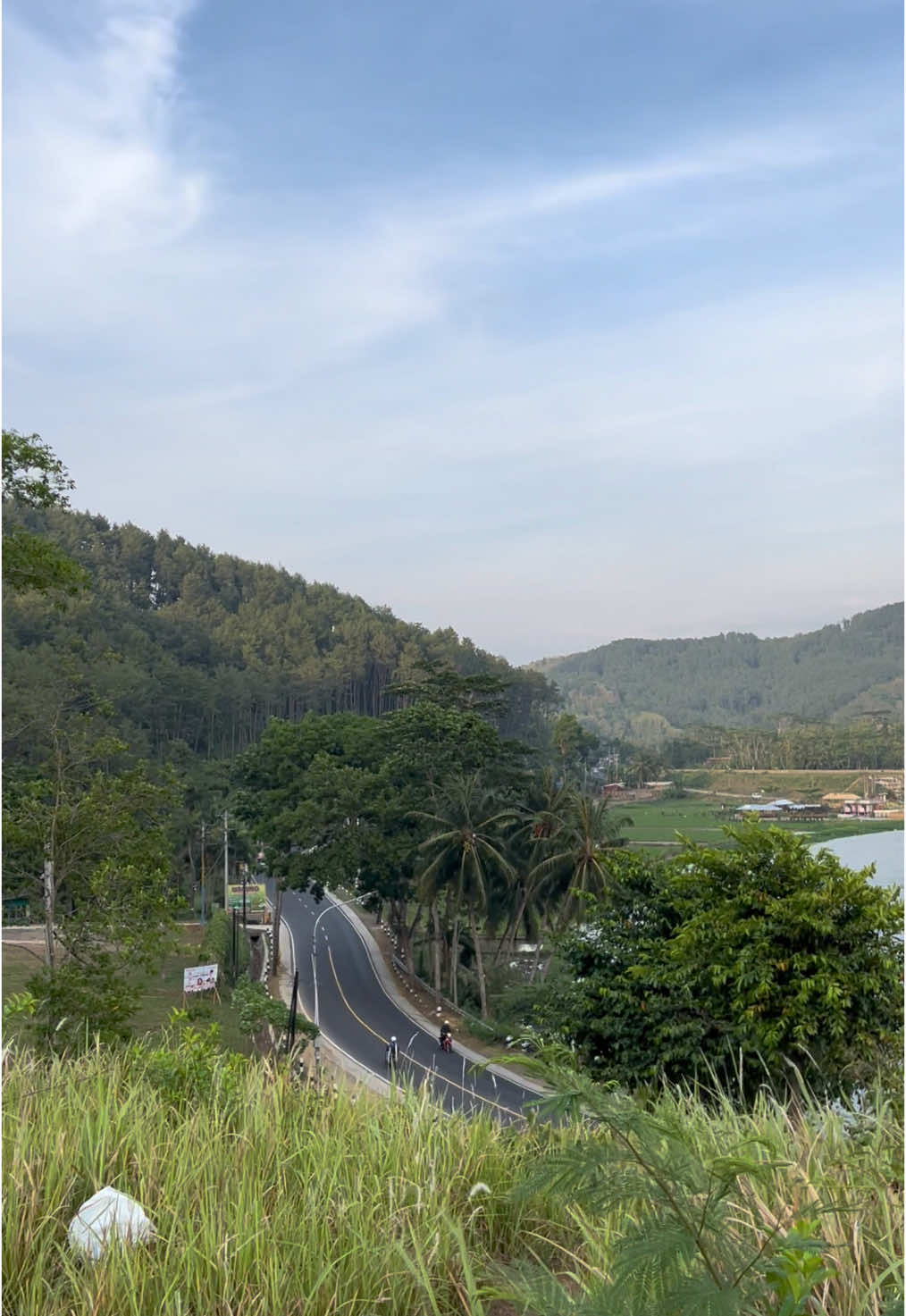 MasyaAllah🥰#purwokerto #purwokertoviral #pwt #serayu #bendungan #bukit #view #pwt24jam #abcxyz #fypシ #fypシ゚viral #fyppppppppppppppppppppppp #masyaallahtabarakkallah #banyumasstory #rawalo #kebasen #sungaiserayu #bukittepiserayu 