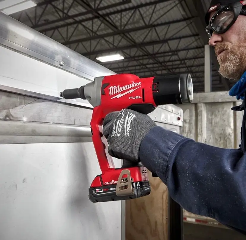 Available Fastest Cordless Riveting. M18 FUEL TM 1/4' Blind Rivet Tool w| ONE-KEYT. #MilwaukeeTool #NothingButHeavyDuty#milwaukeetools #uk#usa🇺🇸 