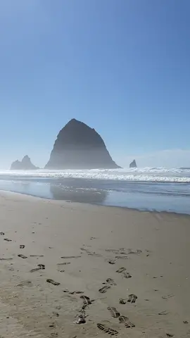 If you are a Twilight fan this ahould look familiar.#cannonbeach #cannonbeachoregon #twilight #pacificnorthwest #oregoncoast 