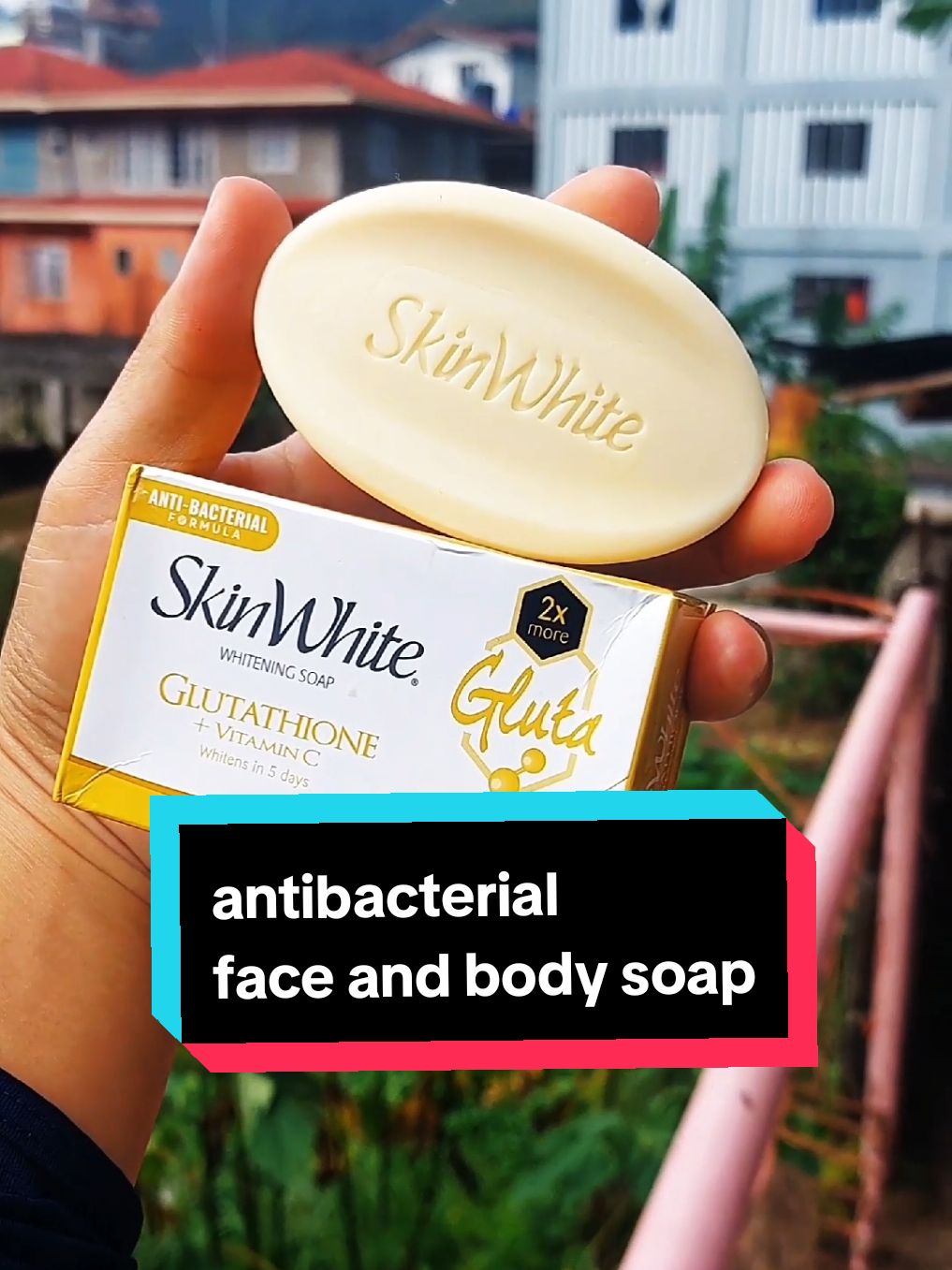 Skinwhite face and body soap has antibacterial formula and has glutathione + vitamin C. It has also set of 3 or per 90g. #facesoap #soap #antibacterial #skinwhite #sabon 