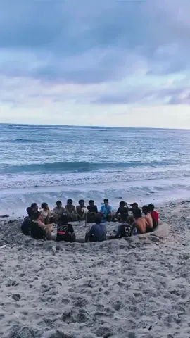 kira kira bisa engak kayak gini lagi  #pantaisamateman #vibes  #pantai #fyb #sorepantai 