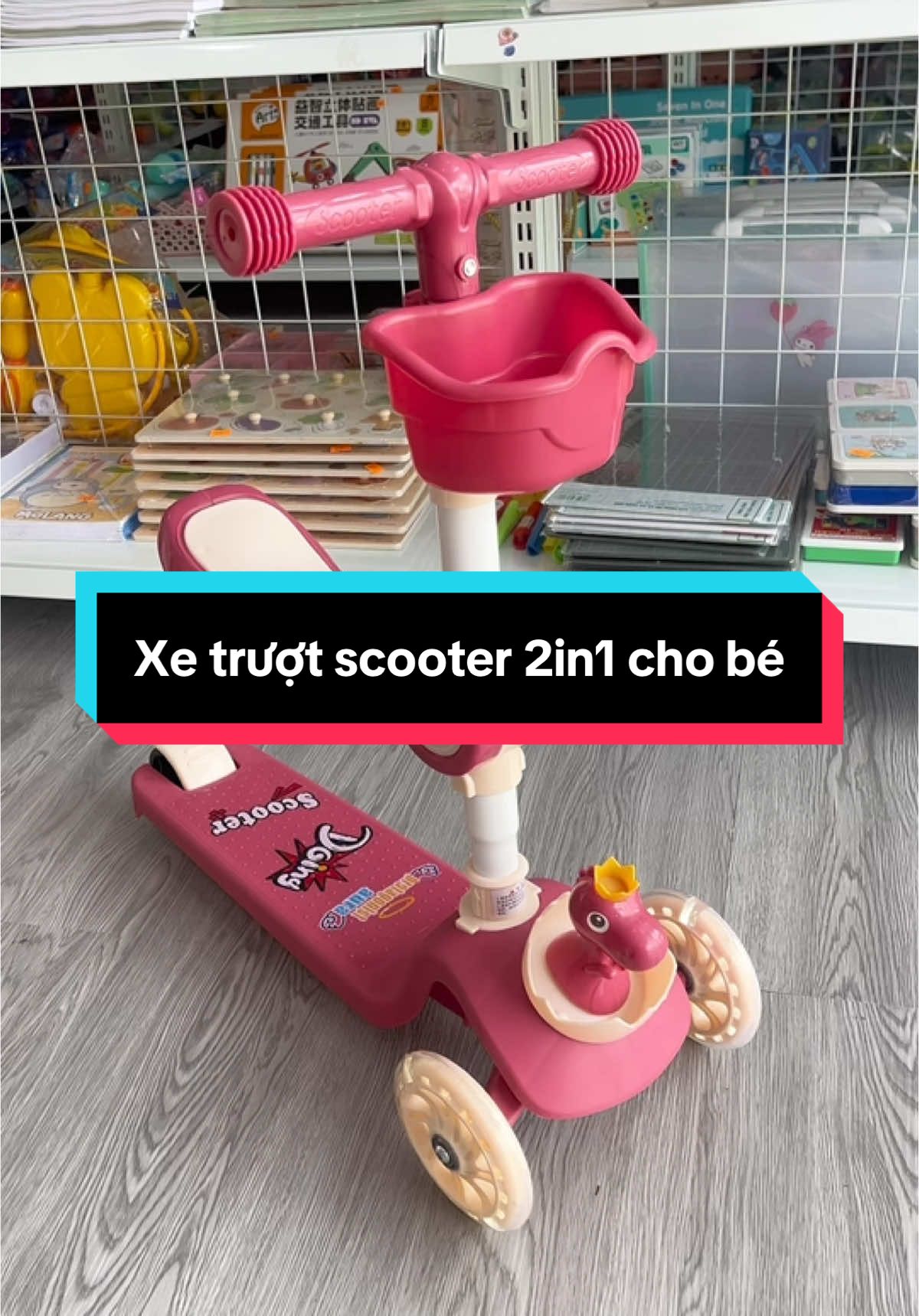 Xe trượt scooter 2in1 khủng long cho bé, 2 bánh phát sáng, không nhạc. Vừa có thể sử dụng chòi chân, vừa có thể trượt. Phù hợp bé 1-8 tuổi. #scooter #xechoichanchobe #scooterchobe #xedochoichobe #xuhuong