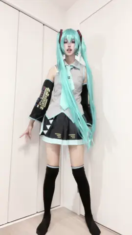 体は無加工です ローアングルブスい #cosplay #初音ミクコスプレ #vocaloidコスプレ 