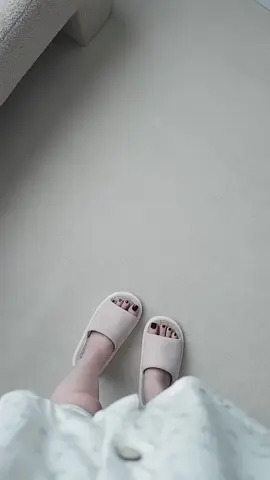 Dép lanh mang trong nhà có đệm đi siêu êm, chống trơn trượt 🍂 #goccuamainhi #unbox #fypシ゚viral #mainhireview #depnh #depmangtrongnha 