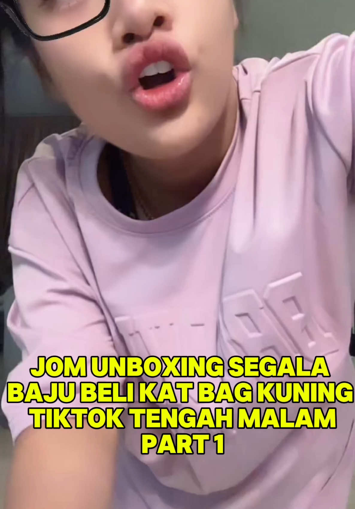 jom unboxing beli tengah malam support peniaga peniaga tiktok beli kat bag kuning. mura murah ! #fyp #unboxing #bajumuslimah #baju #peniaga 