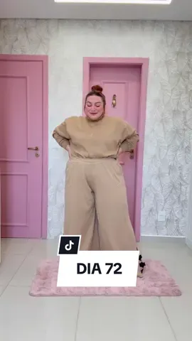 DIA 72 do desafio 365 looks plus size.. Calça de moletom, blusa de moletom e 2 lições pra vida: 1. Monocromático sempre funciona; 2. Sempre que puderes ser preguiçosa, seja 😌🙌🏼 #looksplussize #moletomplussize #modaplussize #curvemodel #fashiontiktok #365looksplus 