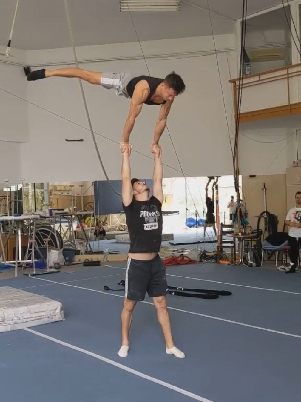 🤸 #acrobatics #Fitness #calisthenics #circus 