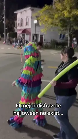 El mejor disfraz de halloween no exist... #memesdeunpueblo #halloween #disfraz #disfraces #disfrazhalloween #elmejor #piñata #piñatas #calles #dulces #dulce #disfrazado #pareja #pueblo 