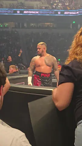 #SoloSikoa getting into it with #wwefan after #wwesmackdown went off air #WWE #wwetiktok #wweuniverse #bloodline #columbia #wweentrance 