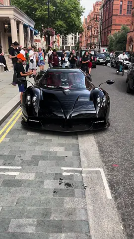 Cheeky #pagani #bugatti #lamborghini #koenigesgg #ferrari #porsche #spotsbyalexx #hypercar #hypercars #supercar #carspotting #londoncarspotting #fyp #viralvideos #carsound #blowthisup #viralvideos #carsoftiktok #CapCut 