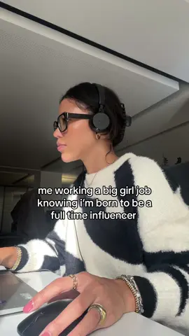 i am obv still very grateful for my job!! #influencer #corporatelife #funny #relatable #contentcreator #fyppp 
