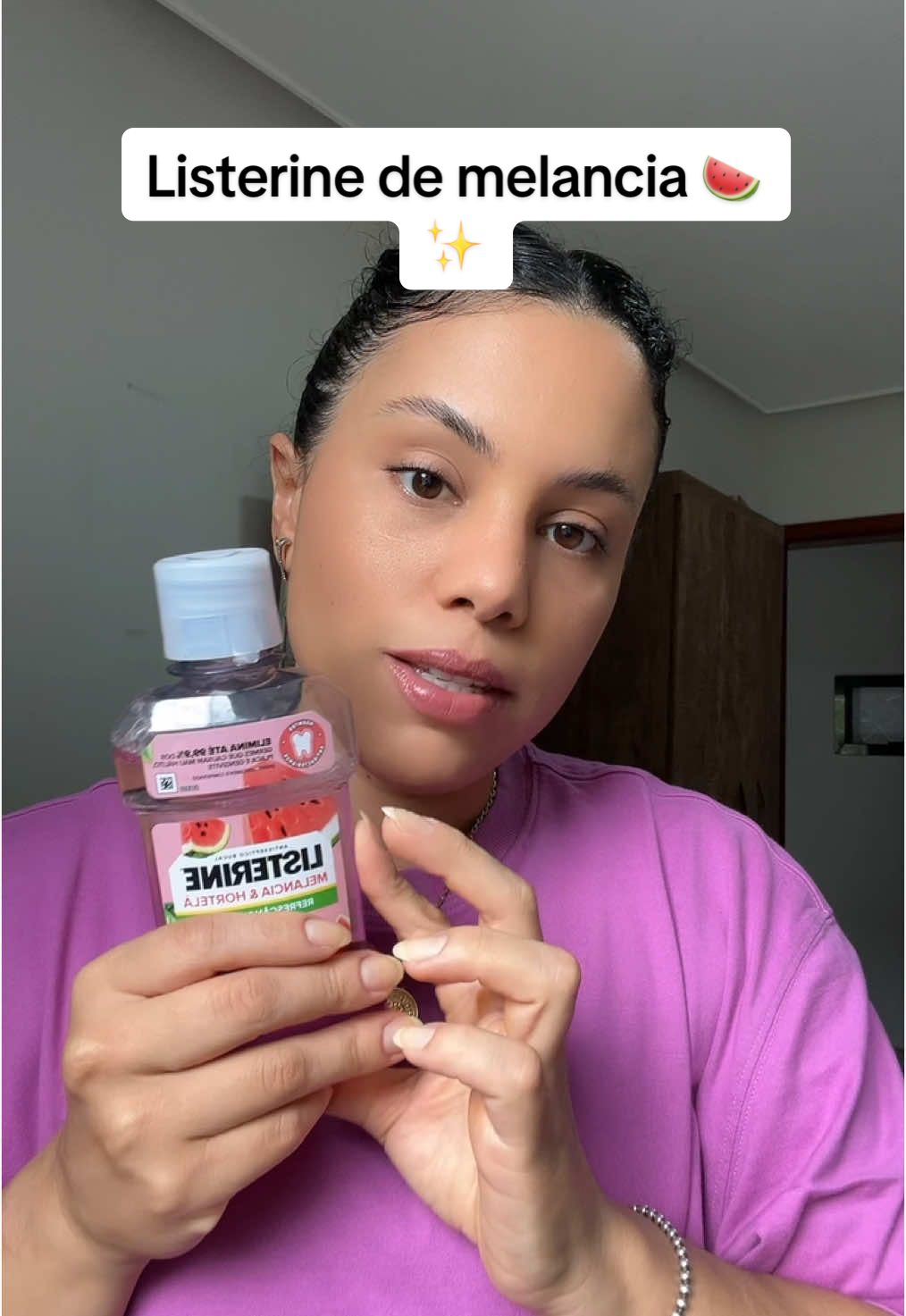 Amigaaaas, como aqui é um daily, eu trago td q eu uso q eu gosto, e não é diferente com enxaguante bucal, pq queremos ter o hálito fresco, sem bafinho haha @Listerine  #listerine #listerinemelancia #review #testandoprodutos #enxaguantebucal #analisandoprodutos #higienebucal #fypp #foryou #fy #fyp #foryoupag 