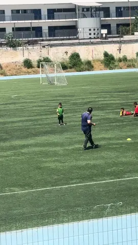 😂🤣#penalty #hijo #deporte #gol #futbol #chile #diversion #niños #divertido #gracioso #viral_video #risas #fail 