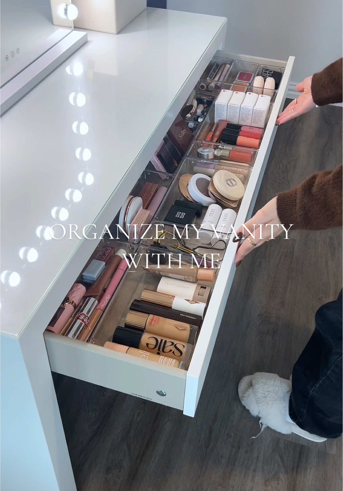 Asmr vanity makeup organization 🤍✨ #asmr #asmrsounds #makeup #homedecor #satisfyingvideo #beauty #restock #CleanTok #RoomTour #room #haul #dailyvlog #vlogs 