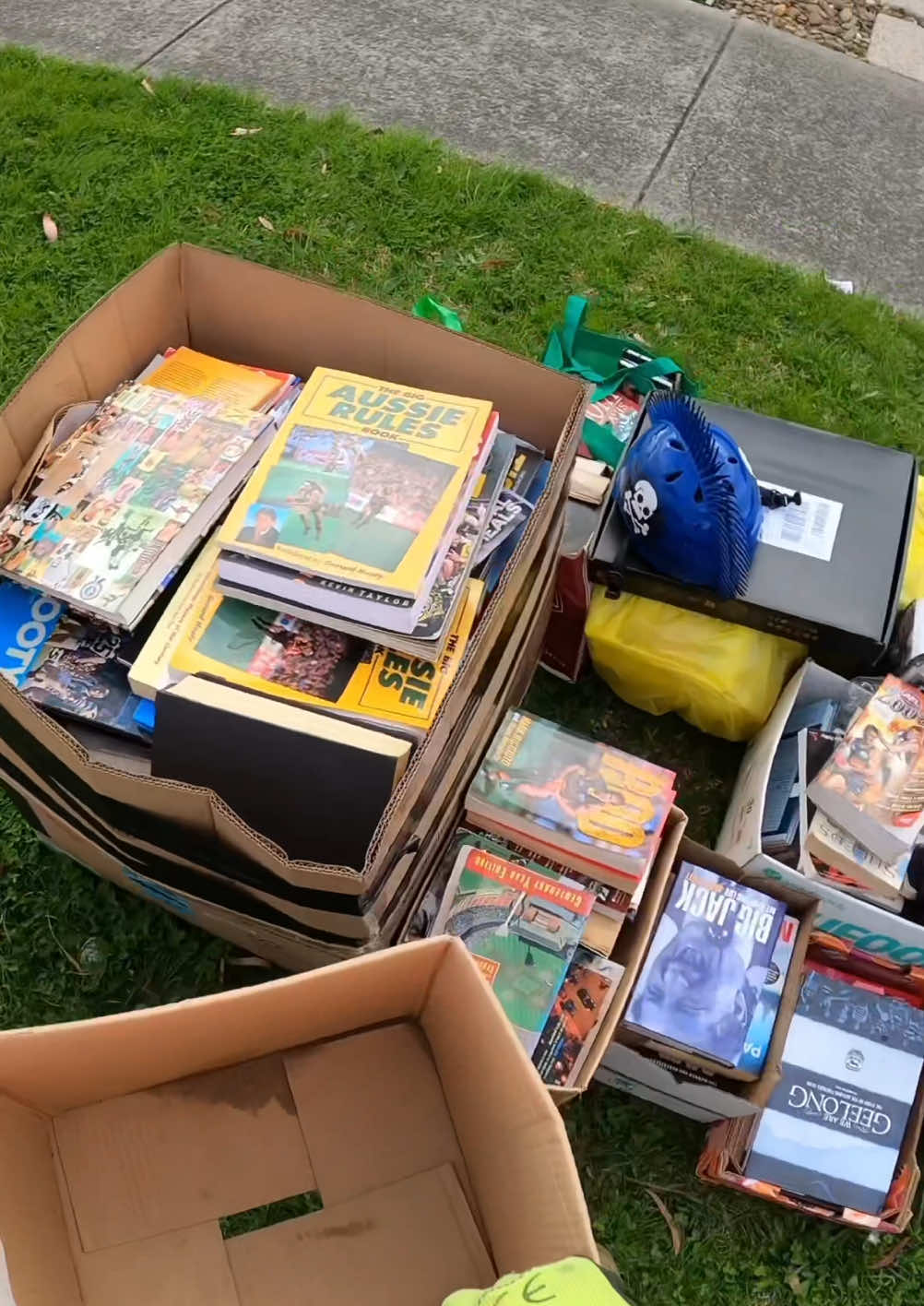 Huge collection of sports books left out in the rain! #polyprophet #youtube #free #treasurehunt #hardrubbish #australia #curbside #sidehustle #dumpsterdiving #streetscrapping #scrapping #scavenger #reseller #resell #relaxing #asmr #value #afl #donate 