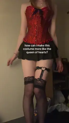 someone help please #fyp #foryou #teamwork #girlssupportgirls #halloween #aliceinwonderland #queenofhearts #advice #help #08 