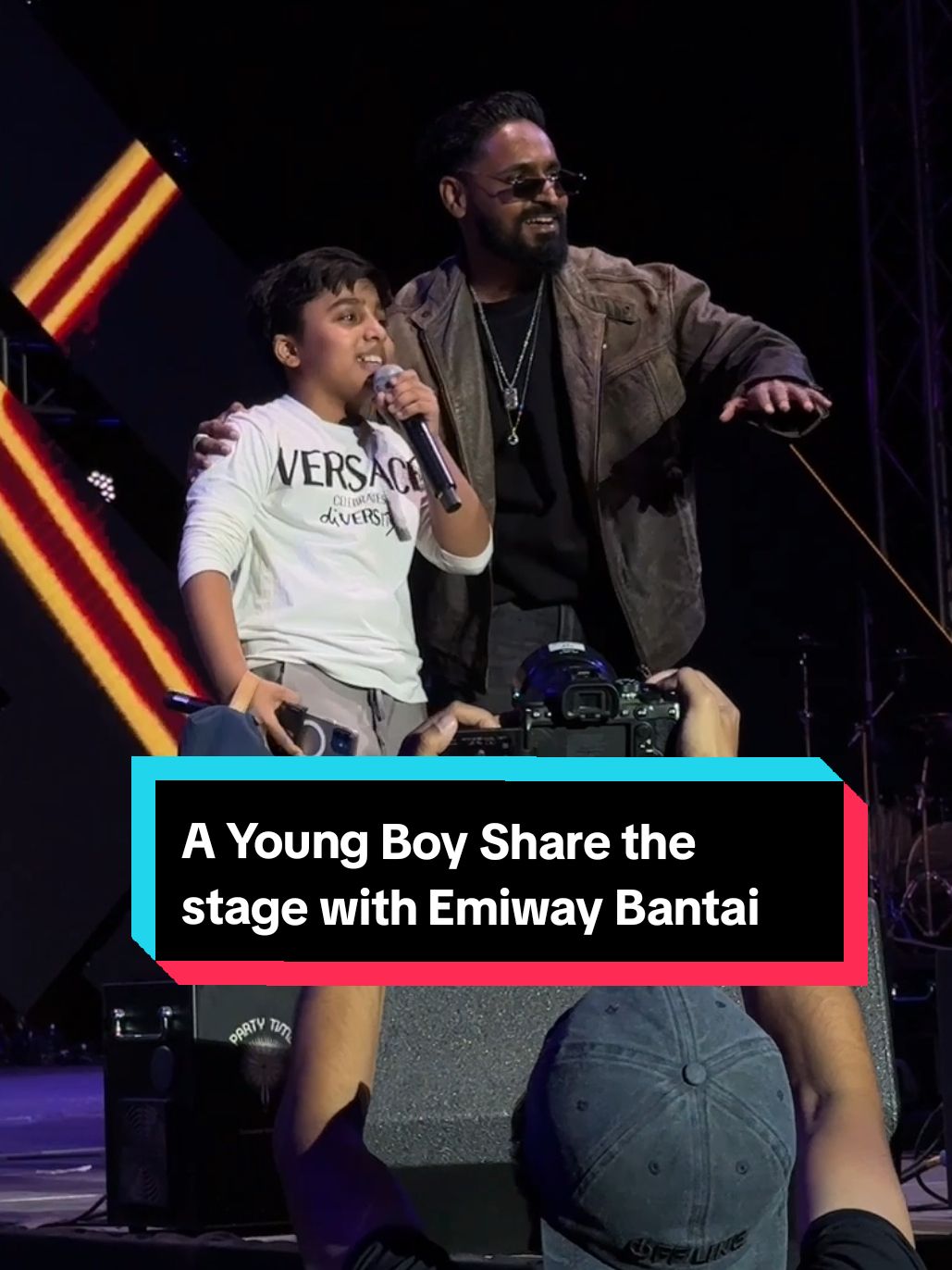 🌟🎤 A young boy named Muhammad Jawad had the amazing opportunity to share the stage with Emiway Bantai and sing one of his songs! It was an unforgettable moment when Emiway gifted him his jacket! 🔥✨  This experience truly showcases the power of music and inspiration. So proud of you, Jawad.  #EmiwayBantai #MuhammadJawad #InspiringMoments #YoungTalent #MusicMagic #UnforgettableExperience @J A W A D 