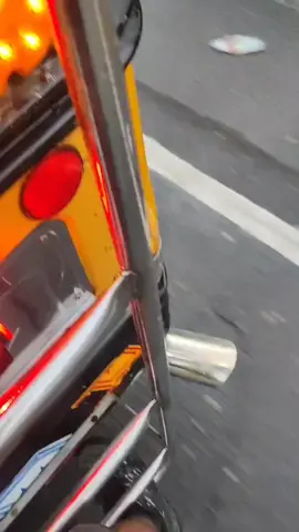 Uffff que rico se escucha 😍  #guate #busesguatemala #camiones #busesguatemala #pesadosguatemala🇬🇹 #tiktokguatemala #humor #turbodiesel #fyp #paratii 