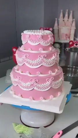 A wedding cake #fyp #cakedecorating #cakemaking #cutecake #3layercake 